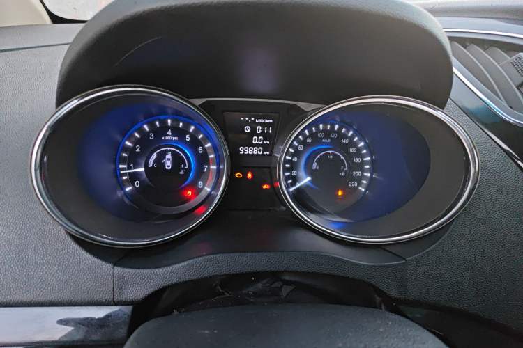 Used JAC Group Refine M2 2013 1.8L Manual Luxury 5-Seater
