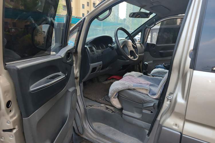 Used FORTHING Lingzhi 2014 M3 1.6L 7-Seater Comfort Model Driver Seat