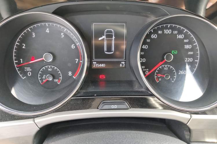 Used Volkswagen Touran 2016 Volkswagen Touran L 280TSI DSG Comfort Edition Odometer Close Up