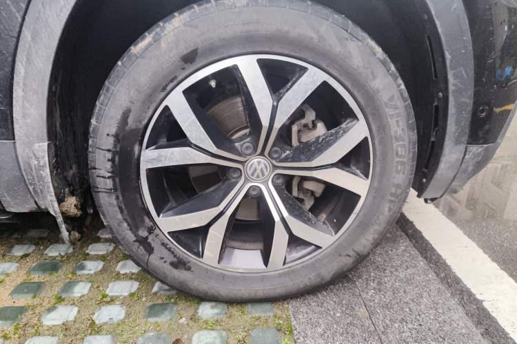 Used Volkswagen Teramont 2020 330TSI Two-Wheel-Drive Luxury Edition China VI Standard Right Front Wheel Hub