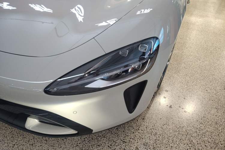 Used Xiaomi Auto SU7 2024 Four-Wheel Drive Ultra-Long Range Advanced Intelligent Driving Max Edition Left Front Headlight