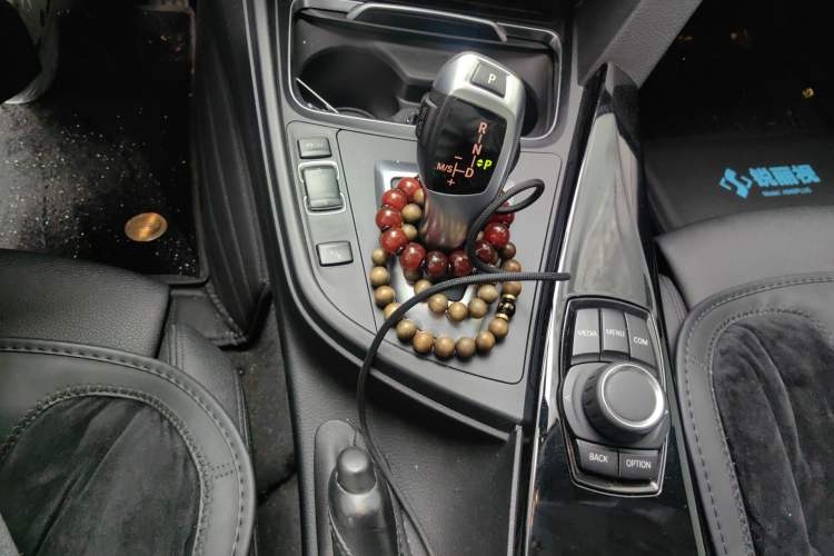 Used BMW 3 Series GT 2017 320i Sport Edition Gear Lever