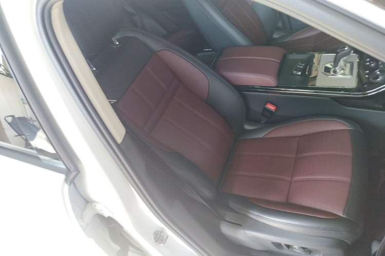 Used Land Rover Range Evoque 2022 Range Rover L 249 PS R-Dynamic HSE Luxury Edition
