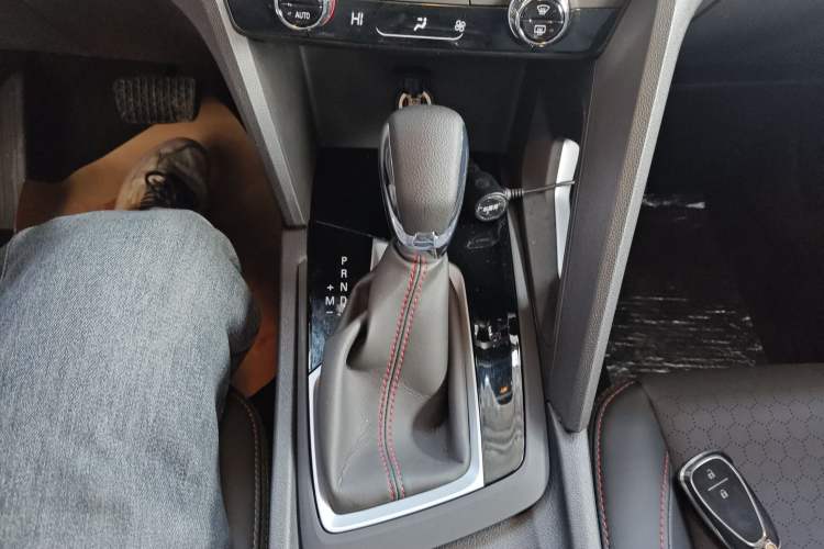 Used Chevrolet Orlando 2020 Light Hybrid Redline 530T Automatic Enjoyment Edition (5+2 Models)