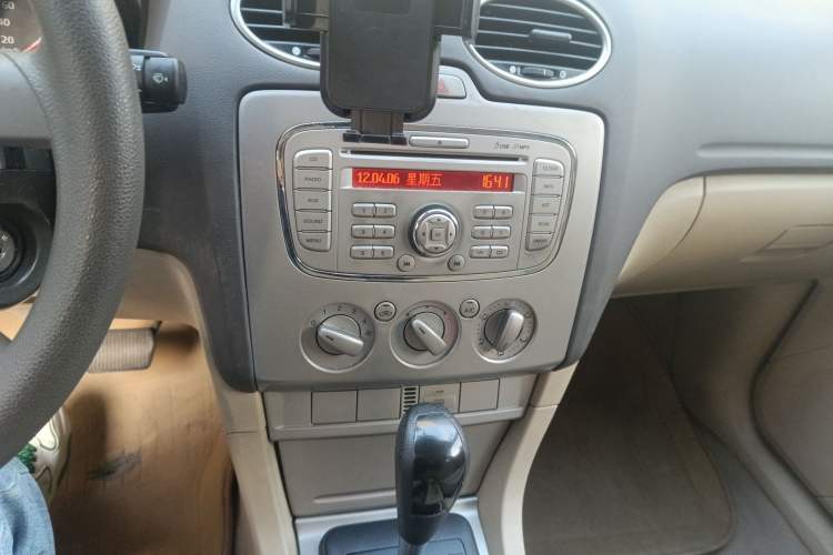 Used Ford Focus 2012 Sedan Classic 1.8L Automatic Base Model Audio And AC Panel