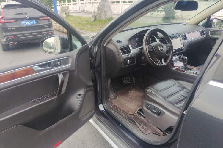 Used Volkswagen Touareg 2012 R-Line High-End Model
