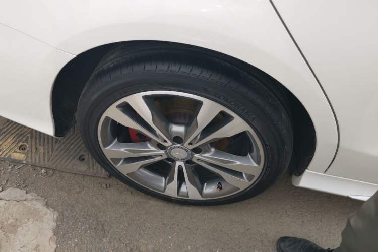 Used Mercedes-Benz C-Class 2015 C 200 L 4MATIC Sport Edition Right Rear Wheel Hub