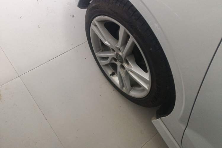 Used Audi A3 2020 Limousine 35 TFSI Fashion Edition China VI Emission Standard Right Rear Wheel Hub