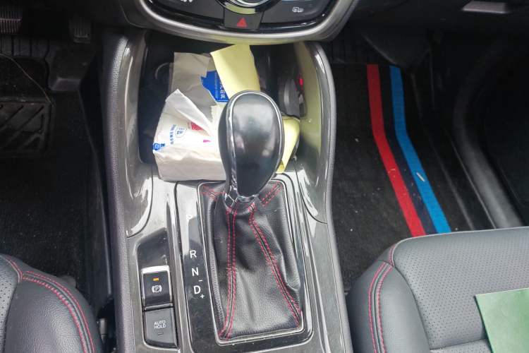 Used CHANGAN CS75 2017 Shangkui Edition 1.5T Automatic Fengxiang Model Gear Lever