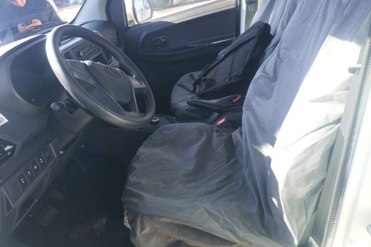 Used Chana Ruixing EM80 2025 Passenger Version Comfort Edition 6-Seater 300 km Dual-Swing Doors