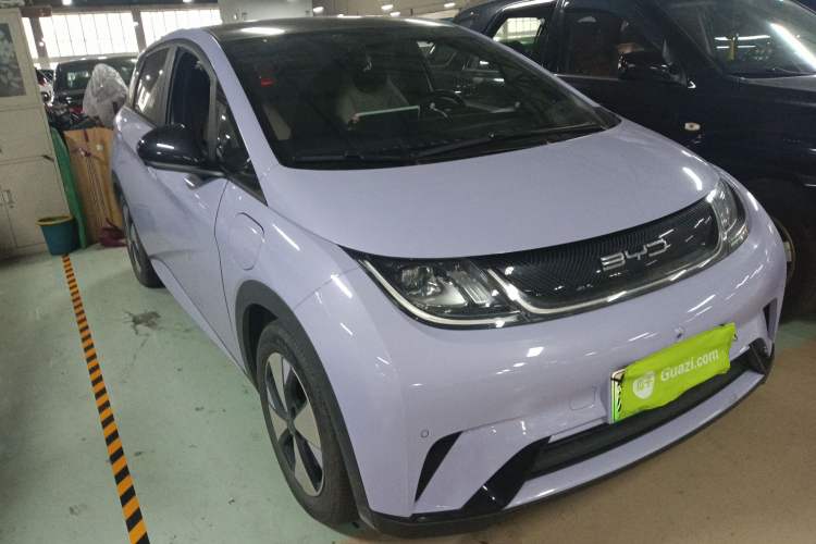 Used BYD Dolphin 2023 420 km Fashion Edition Front Right 45 Deg