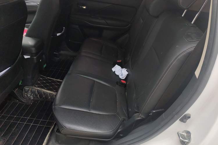 Used Mitsubishi Outlander 2018 2.0L Two-Wheel Drive Glory Edition 5 Seats