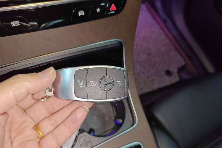 Used Mercedes-Benz GLC 2020 Facelift GLC 260 L 4MATIC Luxury Edition Vehicle Key