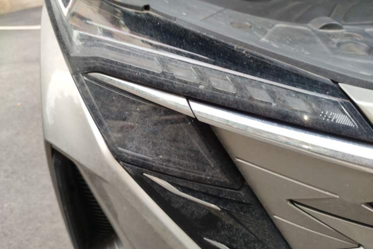 Used CHANGAN OSHAN Z6 2022 Blue Whale 1.5T DCT Smart Navigation Model Right Front Headlight