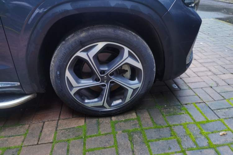 Used Geely Auto Monjaro L 2021 2.0TD DCT EVO Two-Wheel Drive Prestige Version Right Front Wheel Hub