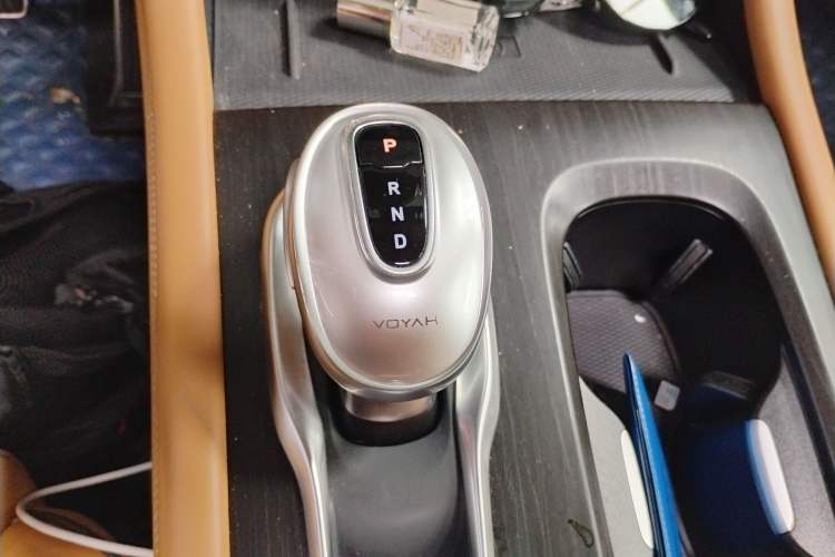 Used VOYAH Dream 2022 0-Emission Edition Dream+ Smart Range Package – 605 km Gear Lever