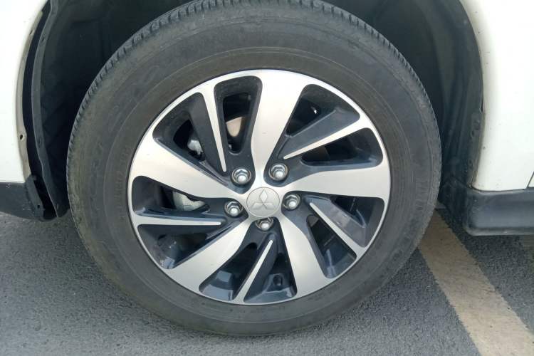 Used Mitsubishi ASX 2018 2.0L CVT Two-Wheel Drive Deluxe Edition Left Front Wheel Hub