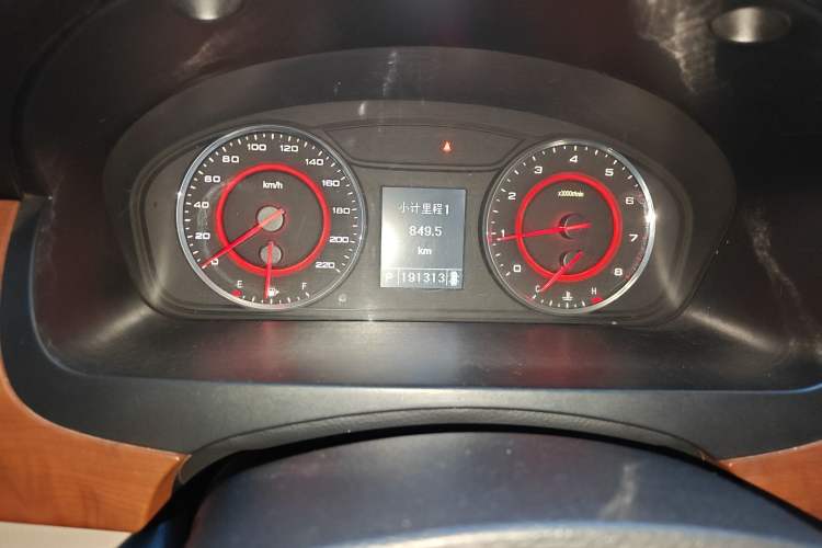 Used SAIC MAXUS G10 2014 2.0T Automatic Executive Edition