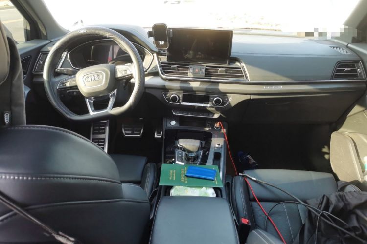 Used Audi Q5L 2025 quattro 45th Anniversary Edition 40 TFSI Luxury Dynamic Model Center Console