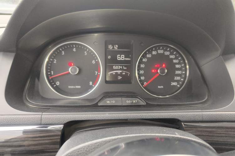 Used Volkswagen Gran Lavida 2013 1.4 TSI Manual Comfort Model Instrument Cluster