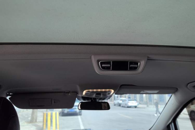 Used Mercedes-Benz V-Class 2021 V 260 Avantgarde Edition
