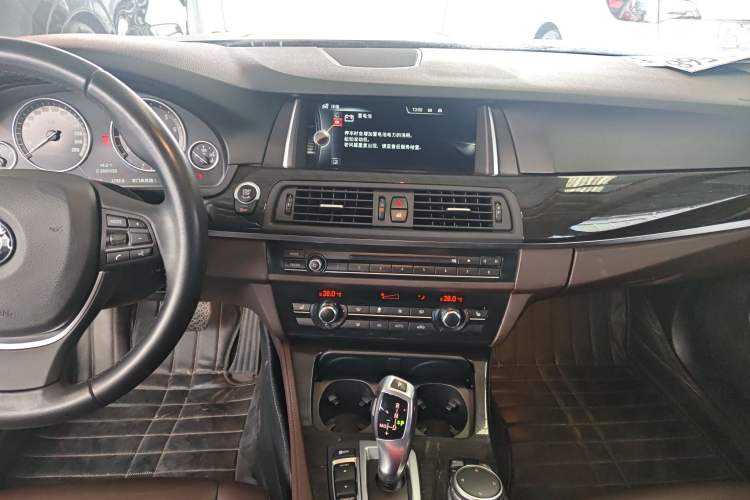 Used BMW 5 Series 2014 525Li Luxury Design Package
