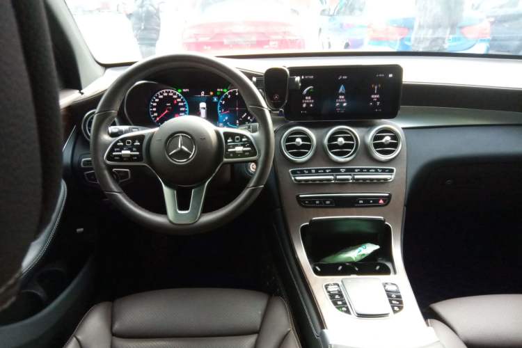 Used Mercedes-Benz GLC 2020 Facelift GLC 300 L 4MATIC Dynamic Edition
