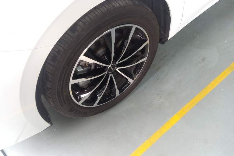 Used Roewe D7 2025 DMH 125km World Champion Edition Left Front Wheel Hub