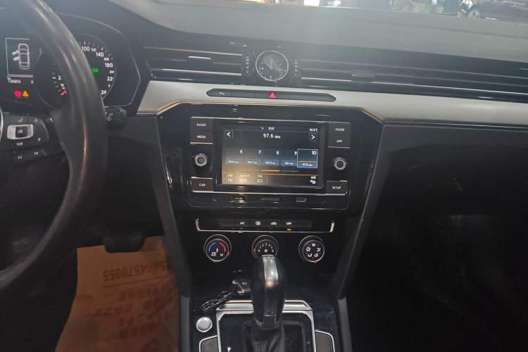 Used Volkswagen Magotan 2019 280TSI DSG Leading Model China VI Standard Audio And AC Panel