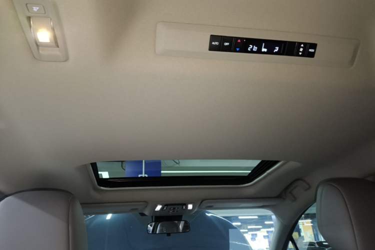 Used Toyota Granvia 2024 2.5L Hybrid Comfort Edition