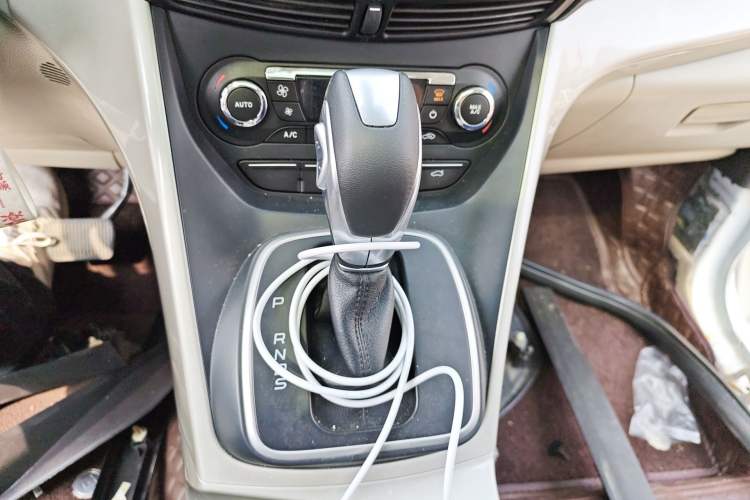 Used Ford Kuga 2013 1.6L GTDi 4x4 Elite Model Gear Lever