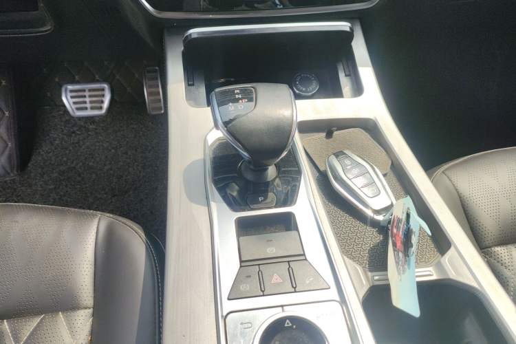 Used JETOUR X70 PLUS 2023 1.6T DCT Stronger 7-Seater Gear Lever