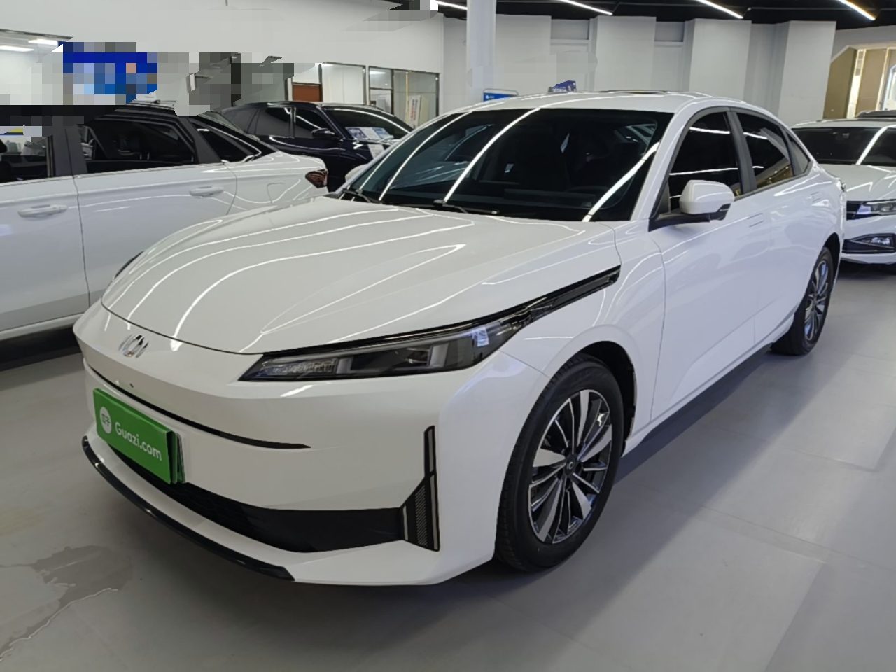 Unter der Vorderseite des Autos
