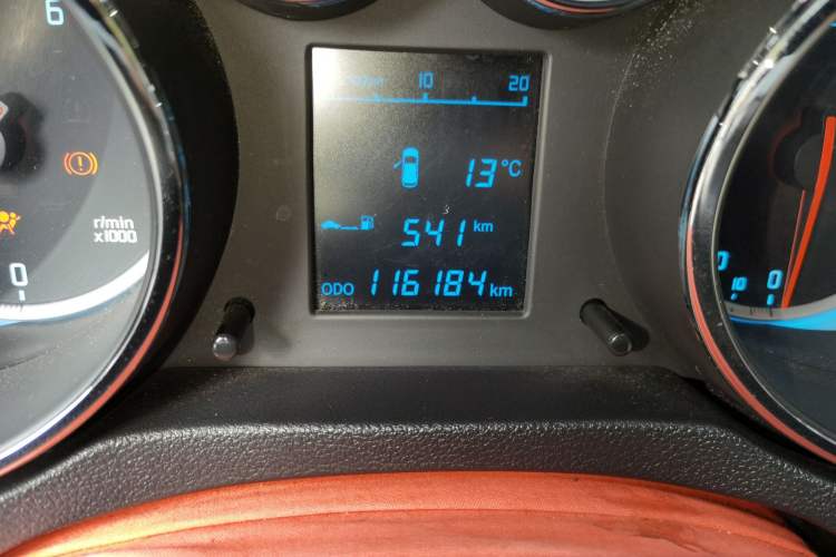 Used CHANGAN CS35 2015 1.6L Manual Luxury Model China IV Standard
