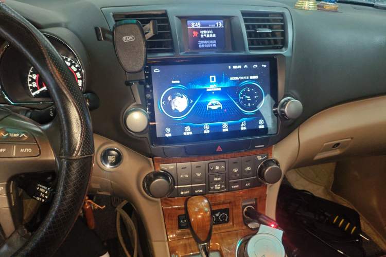 Used Toyota Highlander 2011 2.7L Two-Wheel Drive 7-Seater Luxury Edition
