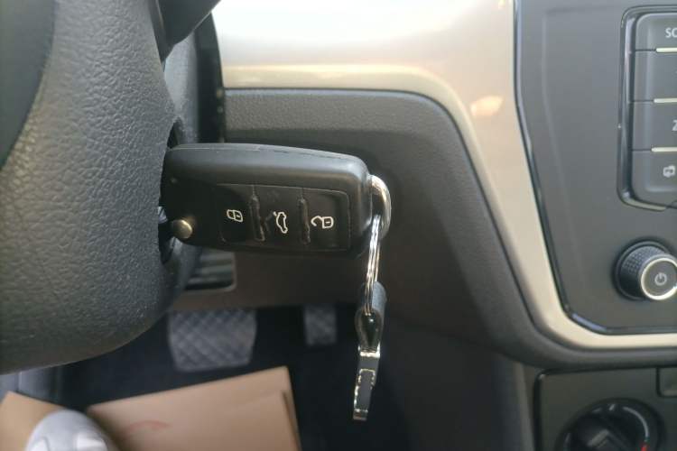 Used Volkswagen Lavida 2017 1.6L Automatic Fashion Edition
