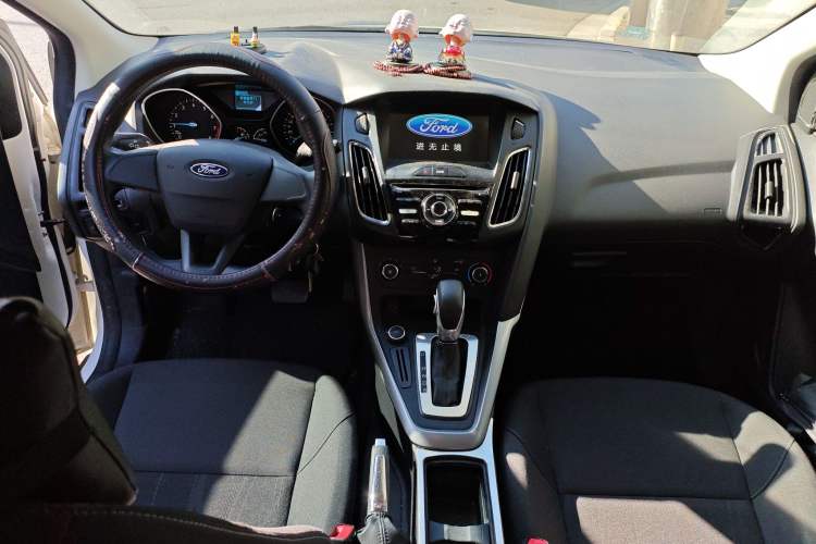 Used Ford Focus 2017 Hatchback 1.6L Automatic Comfort Plus SmartDrive Edition Center Console