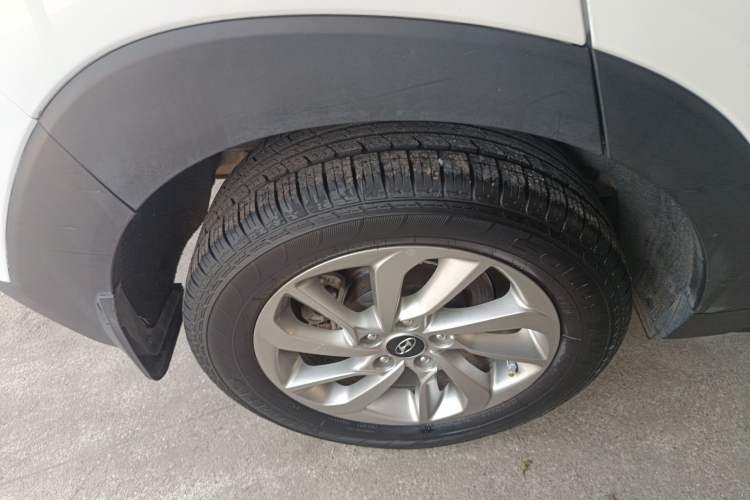 Used Hyundai Tucson 2015 1.6T Dual-Clutch Two-Wheel-Drive Smart Model Right Rear Wheel Hub