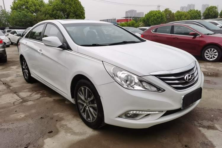 Used Hyundai Sonata 2015 Classic 2.0L Automatic Leading Edition Front Right 45 Deg