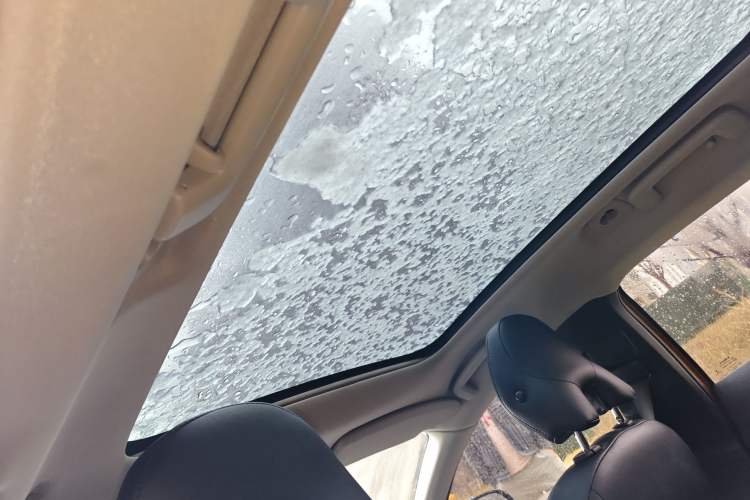 Used Volvo V40 2013 2.0T Zhiyi Edition Headliner