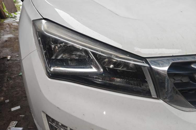 Used CHANGAN CS15 2016 1.5L Manual Luxury Edition Right Front Headlight