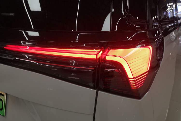 Used Buick GL8 New Energy 2025 Lu Shang Smart Enjoyment Edition 7-Seater
