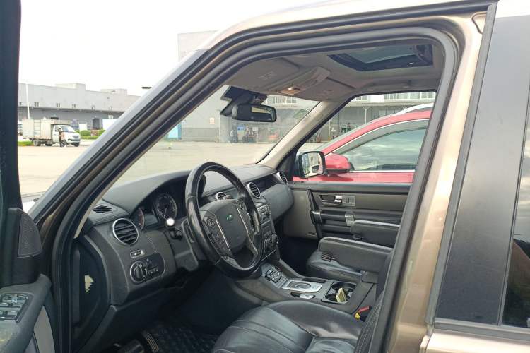 Used Land Rover Discovery 2013 3.0 SDV6 HSE Diesel Edition Driver Seat