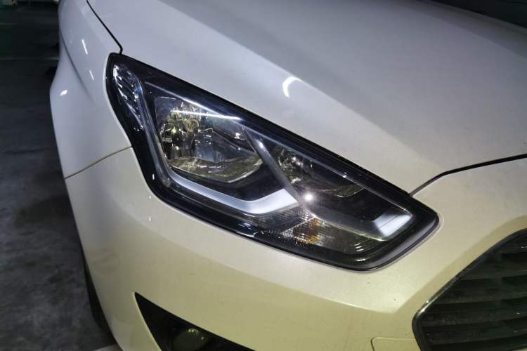 Used Ford Escort 2017 Happiness Edition 1.5L Automatic Fashion Version Right Front Headlight