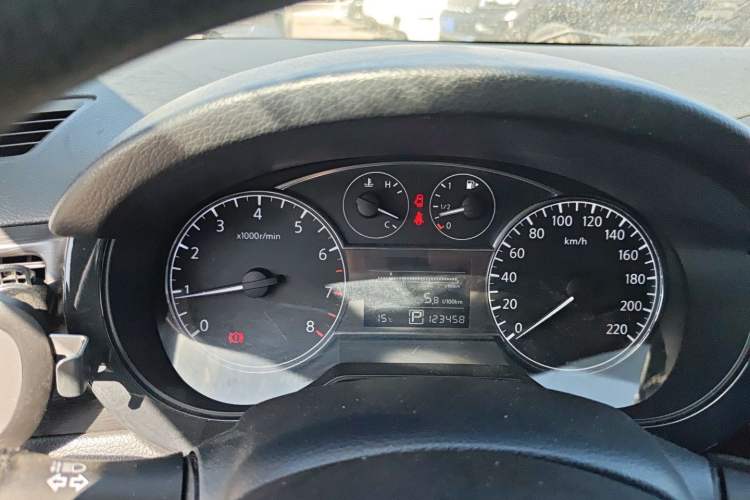 Used Nissan Tiida 2011 1.6L CVT Smart Version
