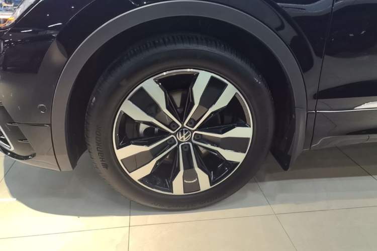 Used Volkswagen Tiguan L 2024 Outstanding Model 330TSI Automatic Two-Wheel Drive R-Line Dragon Glory Edition