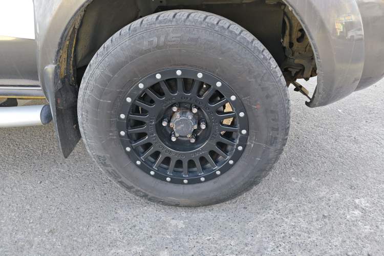 Used Nissan Paladin 2008 2.4L 4x4 Standard Edition Right Front Wheel Hub