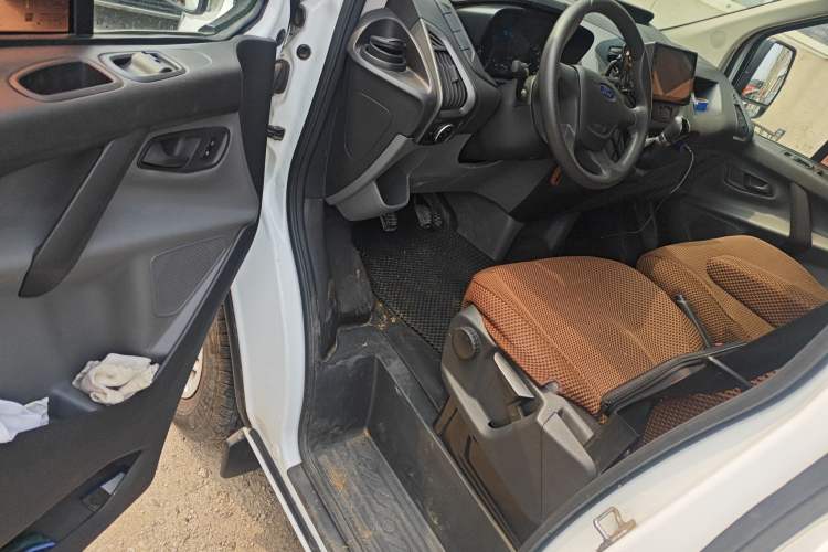 Used Ford Transit 2017 2.0T Diesel Multi-Function Commercial Vehicle Short Wheelbase Mid-Roof China V Standard