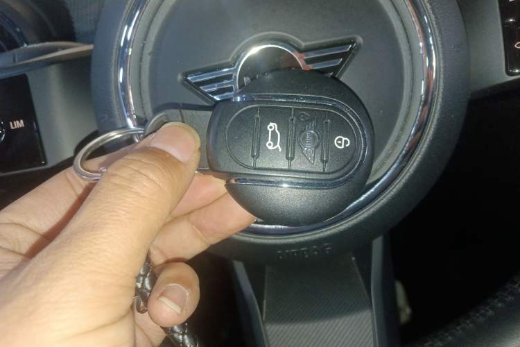 Used MINI MINI 2022 Updated 1.5T COOPER Classic Edition Five-Door Version
