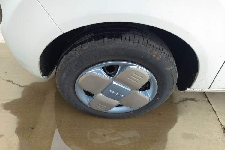Used Geely Galaxy Panda 2024 Panda Mini 200km Endurance Bear Left Front Wheel Hub